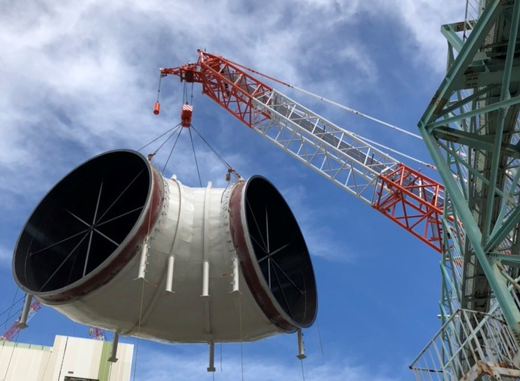 並んでいるタンク